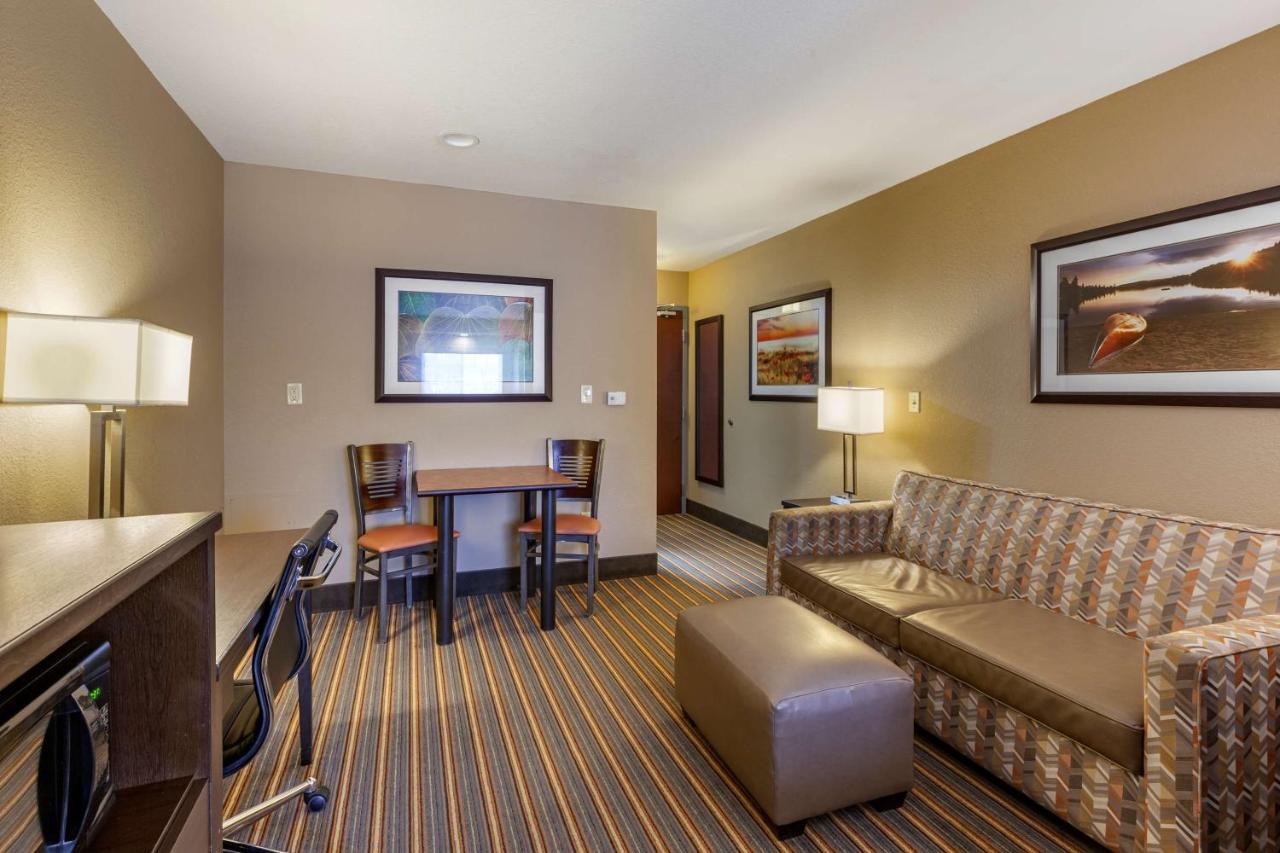 Best Western Plus Woodstock Inn & Suites Exteriér fotografie
